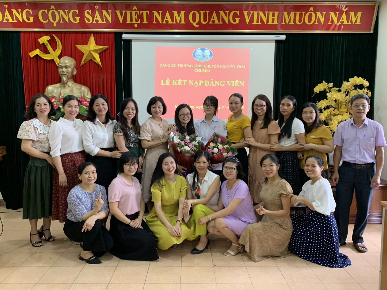 Chi bộ 4 tổ chức Lễ kết nạp Đảng viên mới
